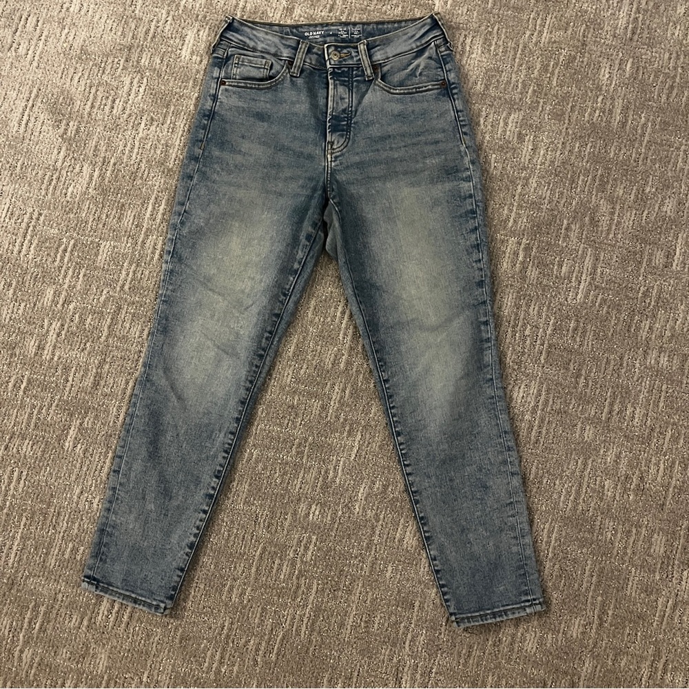 ✨Old Navy High Rise Straught Light Blue Skinny Jeans | Denim | Size 4 - Picture 3 of 9
